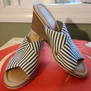 Dr Scholl's size 10, Navy and white very comfortable pet and smoke free.